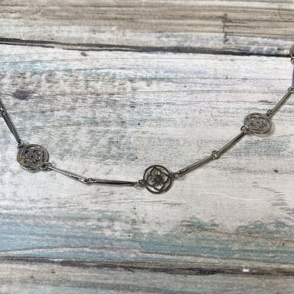 Avon 1970's Flower Coin Style Stations Silver Tone Necklace 26" Chain
